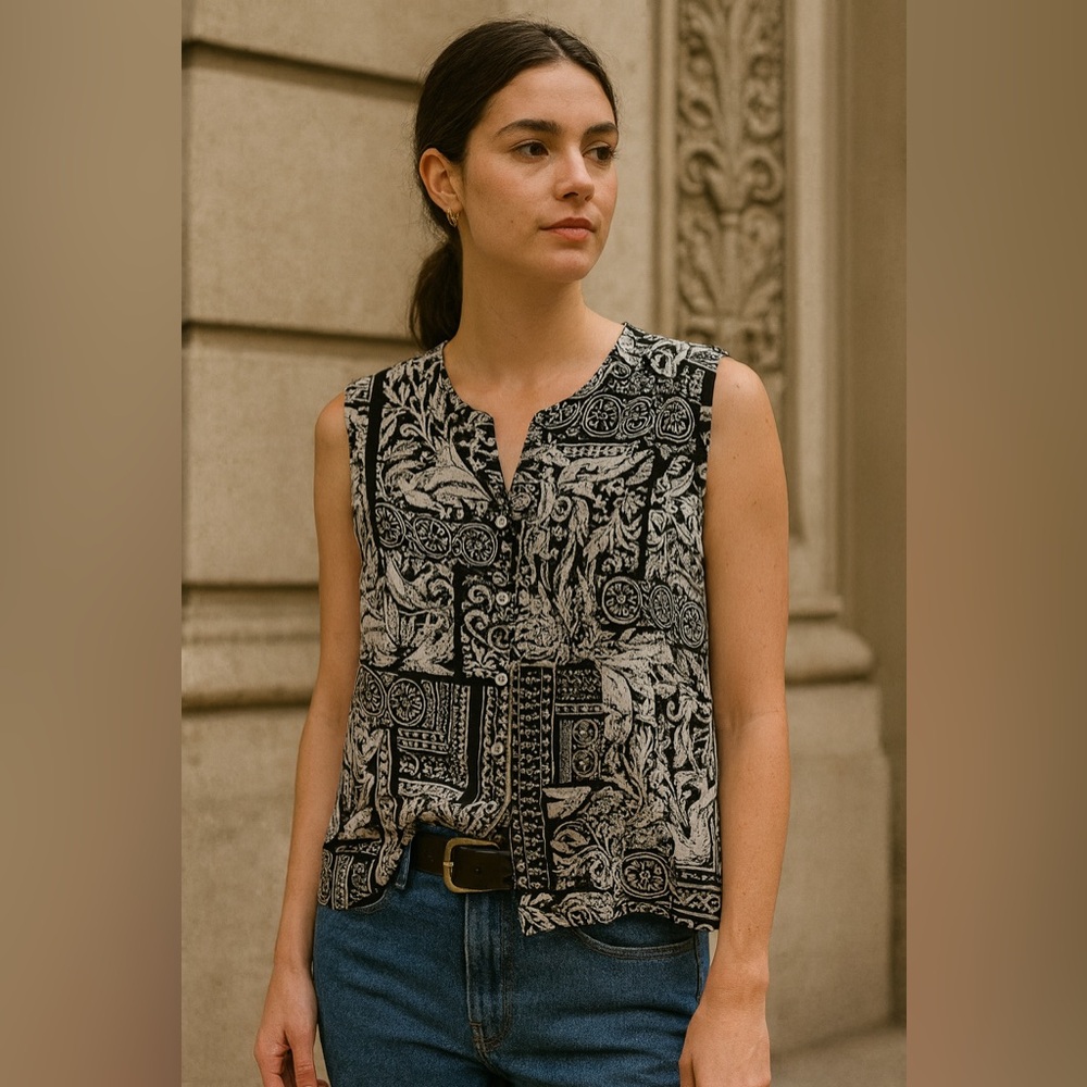 EUC Vintage  Black and White Baroque Inspired Pattern Sleeveless Blouse